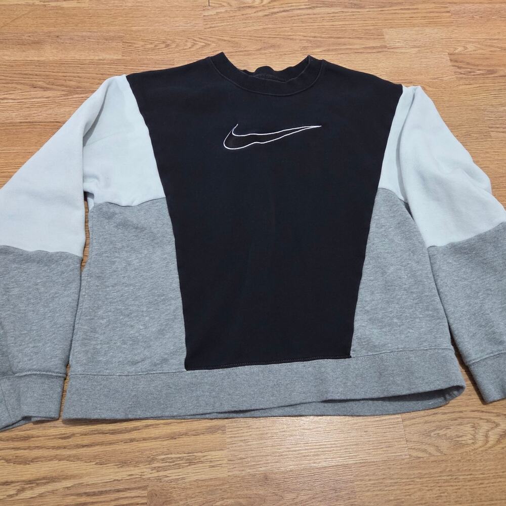 Nike Woman's Black White and Grey Crewneck Sweatshirt size S